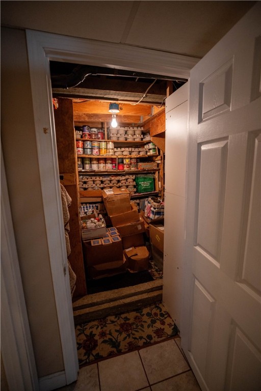 Warwick, Rhode Island 02888, United States, 3 Bedrooms Bedrooms, ,2 BathroomsBathrooms,Residential,Active,218462