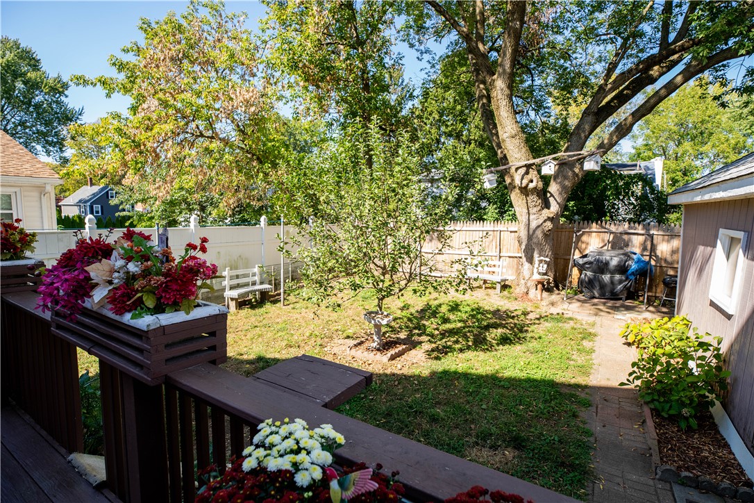 Warwick, Rhode Island 02888, United States, 3 Bedrooms Bedrooms, ,2 BathroomsBathrooms,Residential,Active,218462