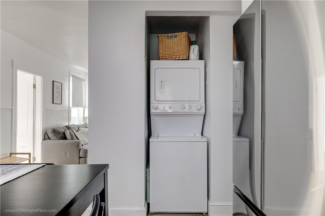 Newport, Rhode Island 02840, United States, 3 Bedrooms Bedrooms, ,2 BathroomsBathrooms,Residential,Pending,82088