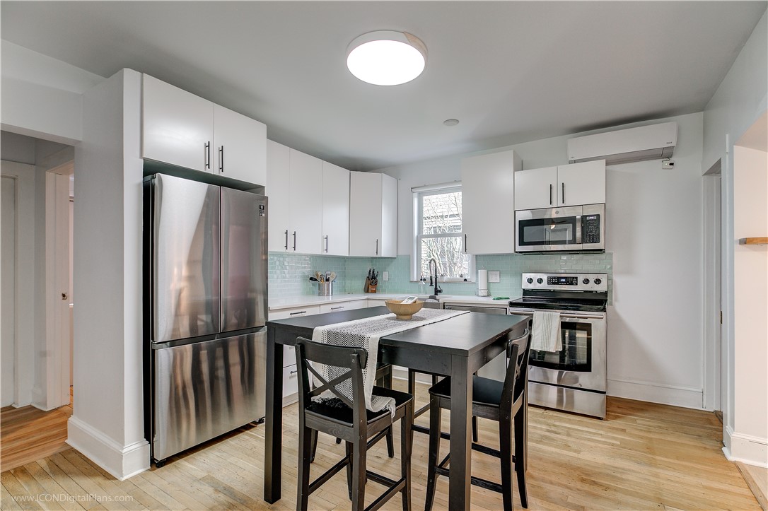 Newport, Rhode Island 02840, United States, 3 Bedrooms Bedrooms, ,2 BathroomsBathrooms,Residential,Pending,82088