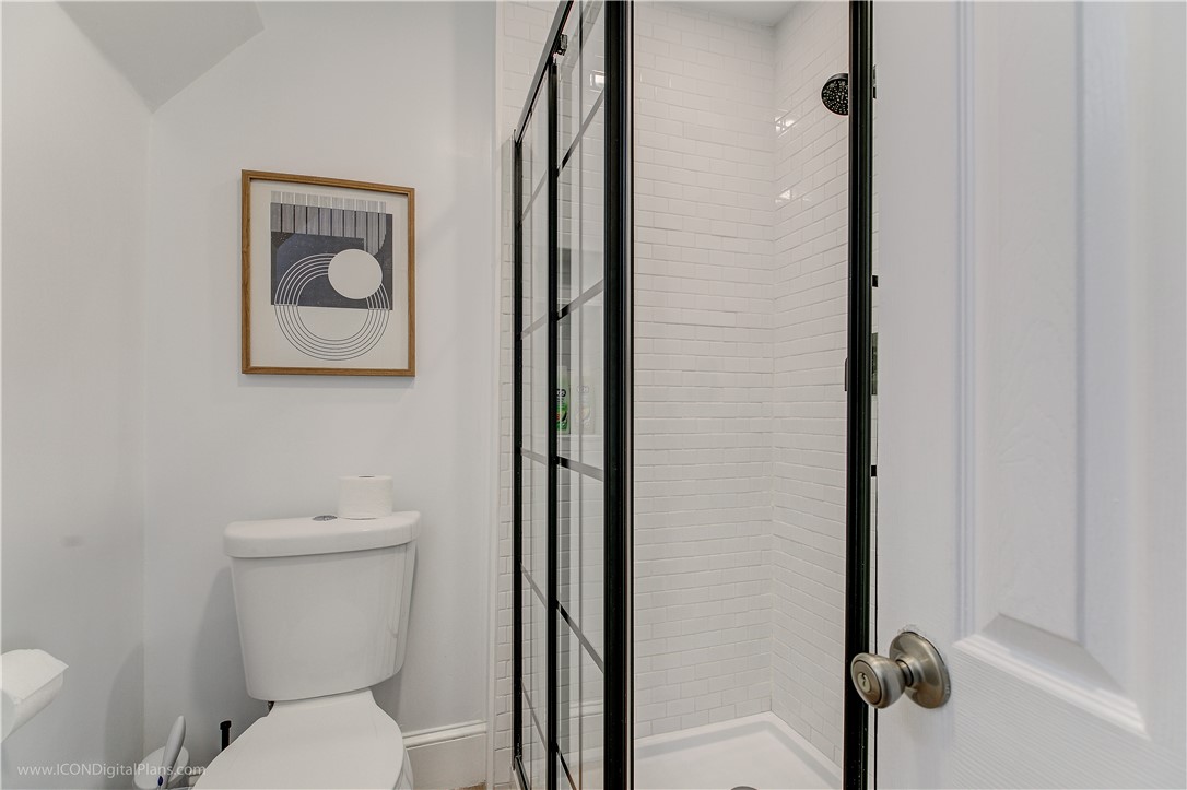 Newport, Rhode Island 02840, United States, 3 Bedrooms Bedrooms, ,2 BathroomsBathrooms,Residential,Pending,82088