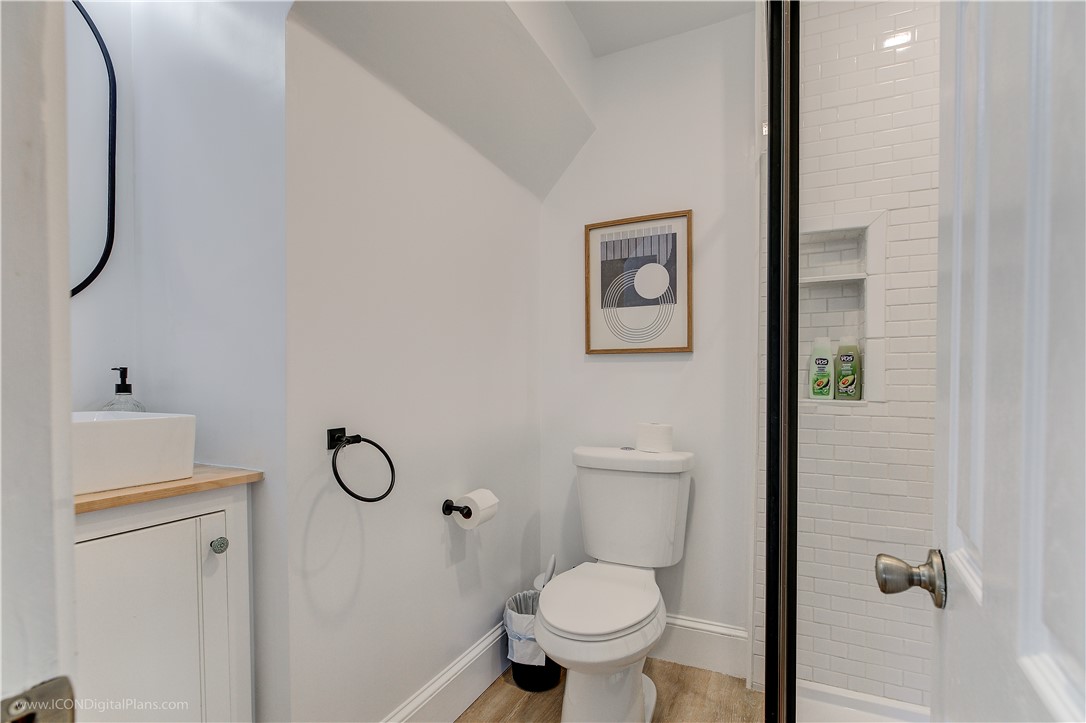 Newport, Rhode Island 02840, United States, 3 Bedrooms Bedrooms, ,2 BathroomsBathrooms,Residential,Pending,82088