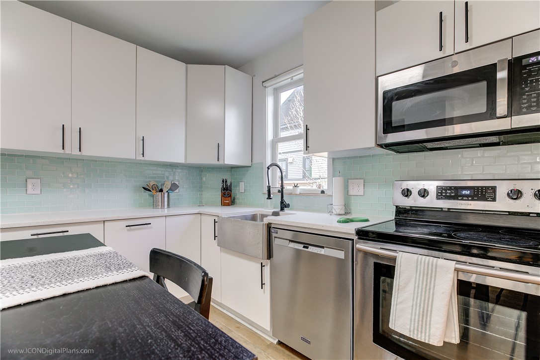 Newport, Rhode Island 02840, United States, 3 Bedrooms Bedrooms, ,2 BathroomsBathrooms,Residential,Pending,82088