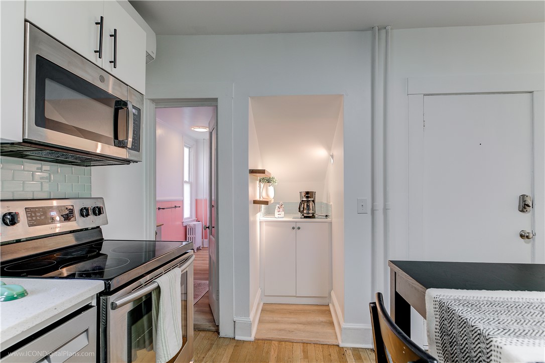 Newport, Rhode Island 02840, United States, 3 Bedrooms Bedrooms, ,2 BathroomsBathrooms,Residential,Pending,82088