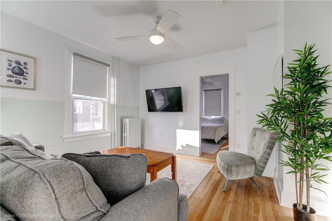 Newport, Rhode Island 02840, United States, 3 Bedrooms Bedrooms, ,2 BathroomsBathrooms,Residential,Pending,82088