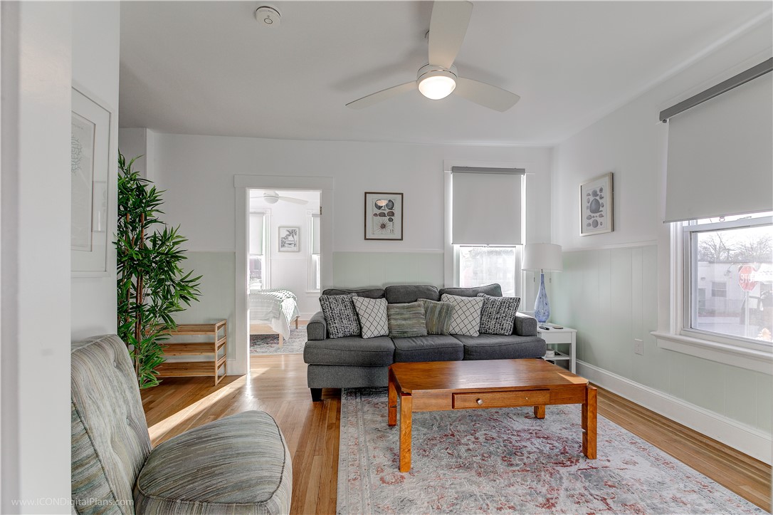 Newport, Rhode Island 02840, United States, 3 Bedrooms Bedrooms, ,2 BathroomsBathrooms,Residential,Pending,82088