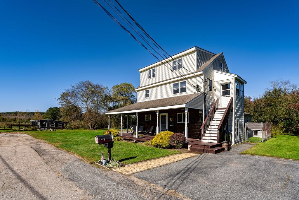 25 Lamoureux Boulevard