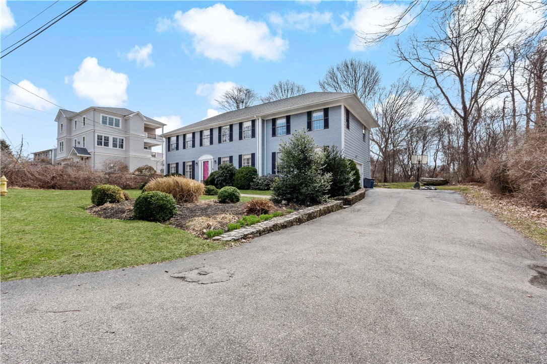 32 Starr Drive W