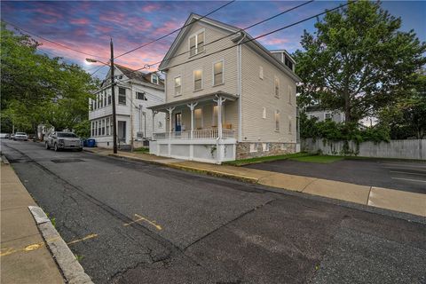 13 Dean Avenue Newport RI 02840
