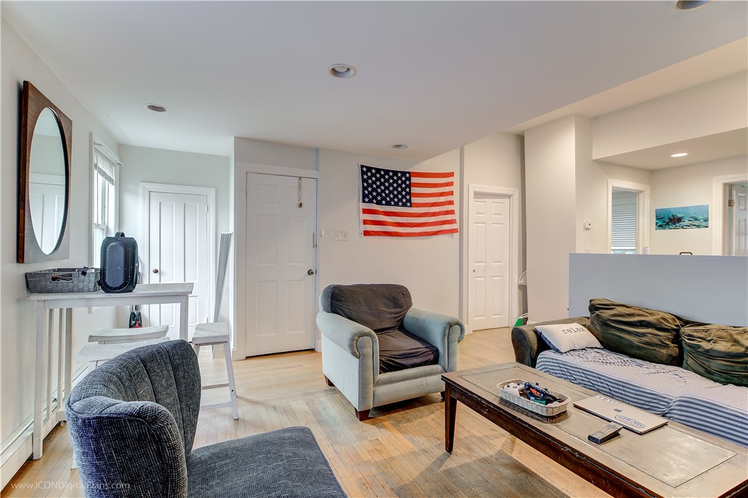 Newport, Rhode Island 02840, United States, 2 Bedrooms Bedrooms, ,1 BathroomBathrooms,Residential,Active,211005