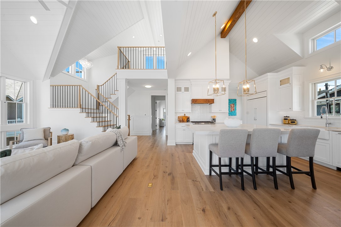 Narragansett, Rhode Island, 02882, United States, 4 Bedrooms Bedrooms, ,5 BathroomsBathrooms,Residential,Active,1997878
