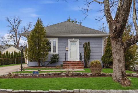 41 Whitcomb Road East Providence RI 02915