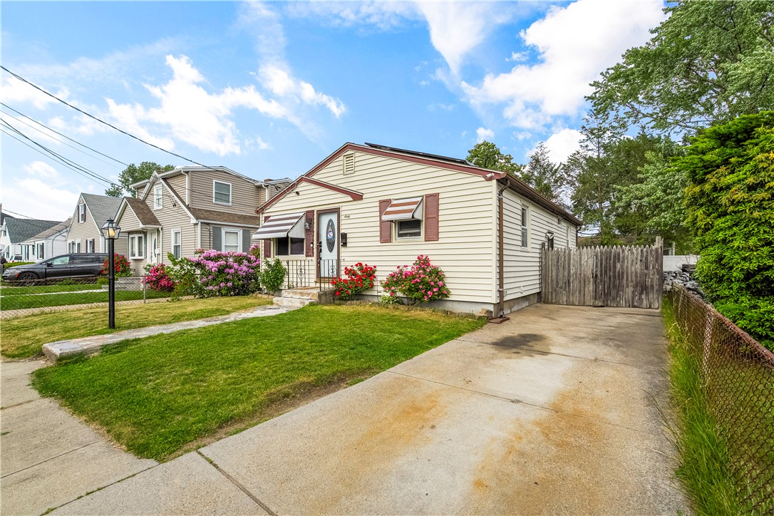 60 Pine Grove Street