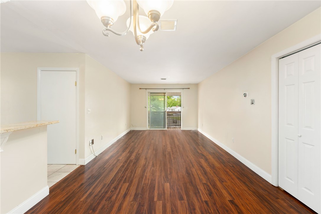 Cranston, Rhode Island 02910, United States, 2 Bedrooms Bedrooms, ,1 BathroomBathrooms,Residential,Pending,138016