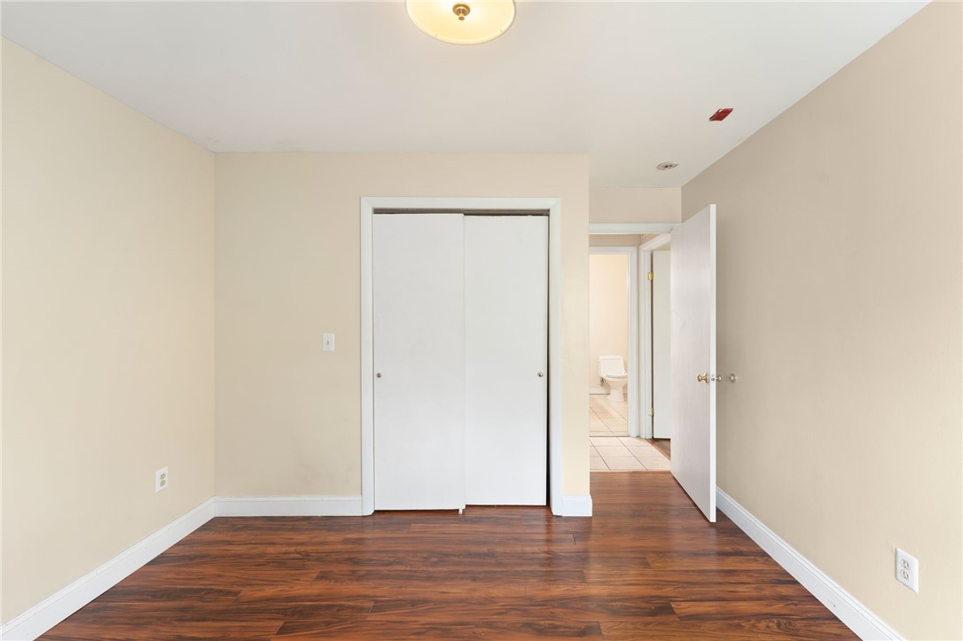 Cranston, Rhode Island 02910, United States, 2 Bedrooms Bedrooms, ,1 BathroomBathrooms,Residential,Pending,138016