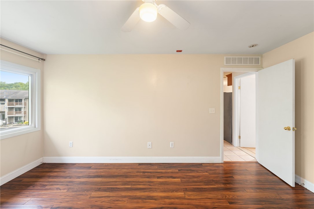 Cranston, Rhode Island 02910, United States, 2 Bedrooms Bedrooms, ,1 BathroomBathrooms,Residential,Pending,138016