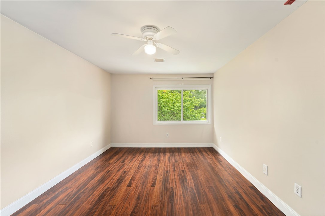 Cranston, Rhode Island 02910, United States, 2 Bedrooms Bedrooms, ,1 BathroomBathrooms,Residential,Pending,138016