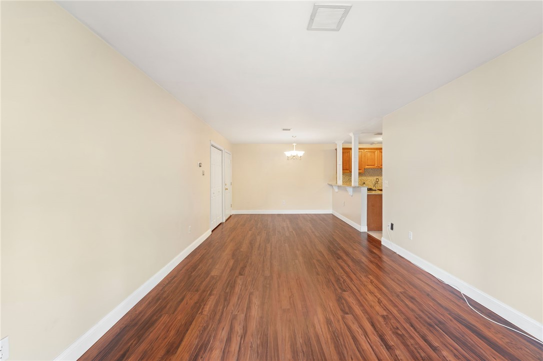 Cranston, Rhode Island 02910, United States, 2 Bedrooms Bedrooms, ,1 BathroomBathrooms,Residential,Pending,138016