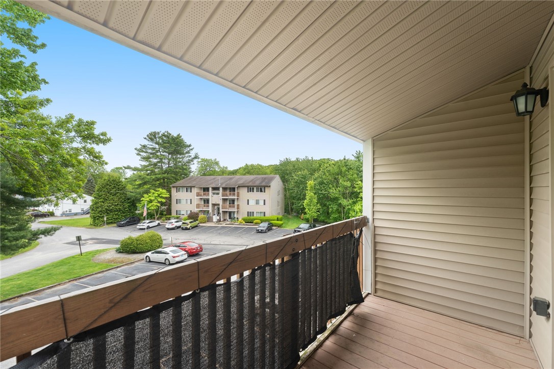 Cranston, Rhode Island 02910, United States, 2 Bedrooms Bedrooms, ,1 BathroomBathrooms,Residential,Pending,138016