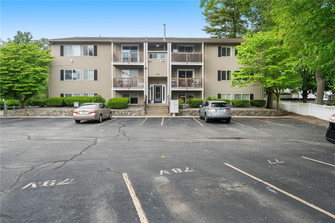 Cranston, Rhode Island 02910, United States, 2 Bedrooms Bedrooms, ,1 BathroomBathrooms,Residential,Pending,138016