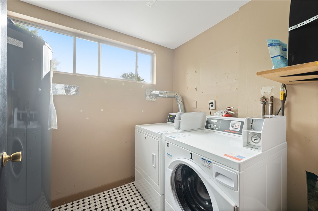 Cranston, Rhode Island 02910, United States, 2 Bedrooms Bedrooms, ,1 BathroomBathrooms,Residential,Pending,138016