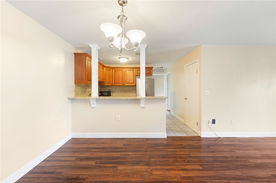 Cranston, Rhode Island 02910, United States, 2 Bedrooms Bedrooms, ,1 BathroomBathrooms,Residential,Pending,138016