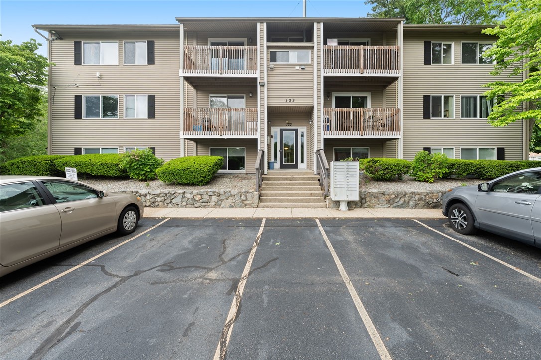 Cranston, Rhode Island 02910, United States, 2 Bedrooms Bedrooms, ,1 BathroomBathrooms,Residential,Pending,138016