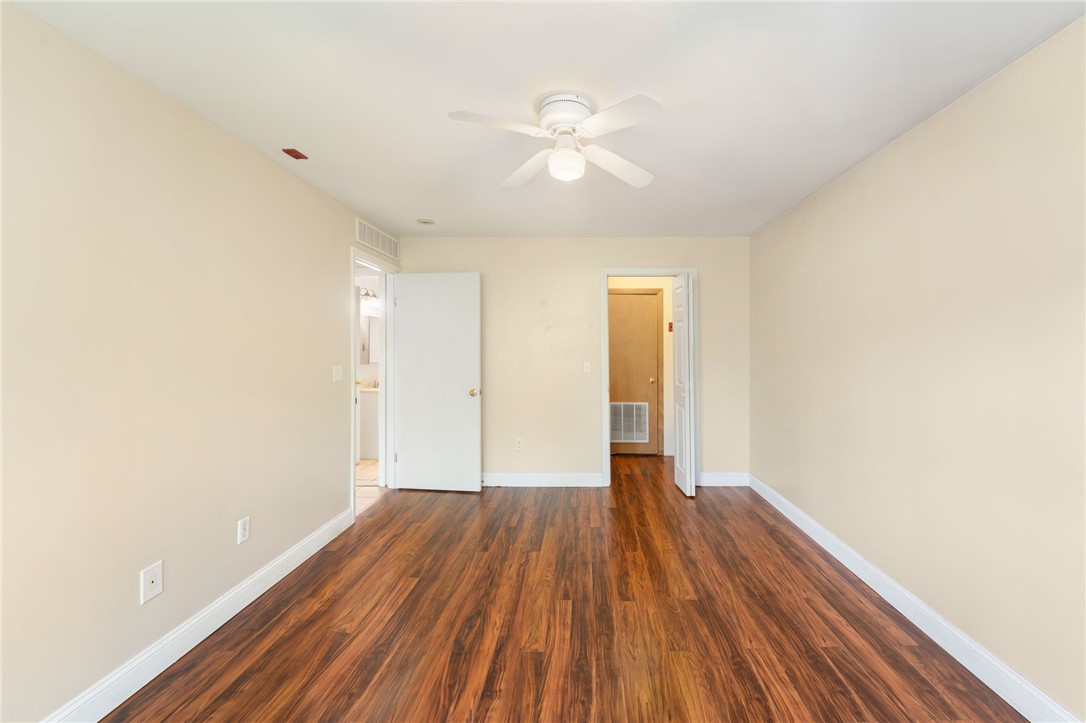 Cranston, Rhode Island 02910, United States, 2 Bedrooms Bedrooms, ,1 BathroomBathrooms,Residential,Pending,138016