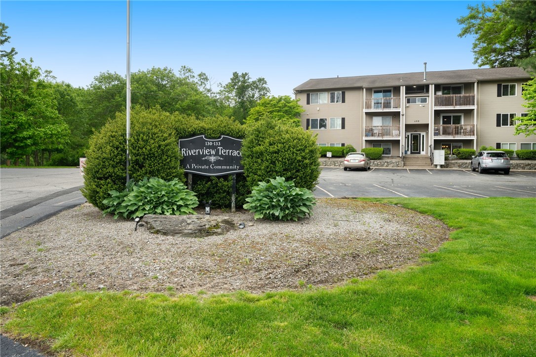 Cranston, Rhode Island 02910, United States, 2 Bedrooms Bedrooms, ,1 BathroomBathrooms,Residential,Pending,138016