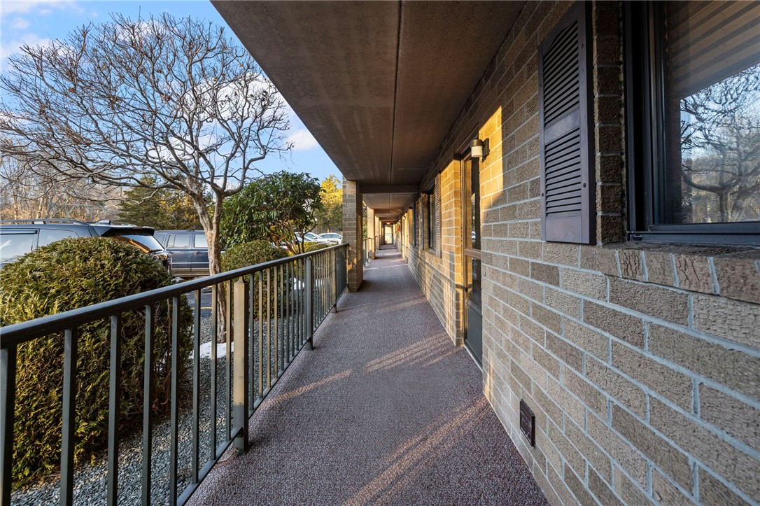 650 East Greenwich Avenue 3/102