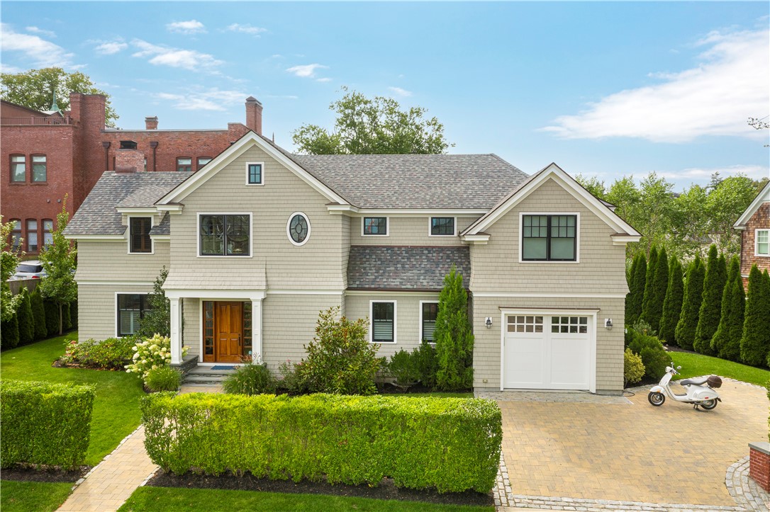 21 PRAIRIE Avenue
