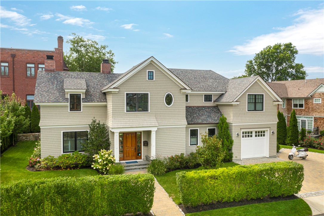 21 PRAIRIE Avenue