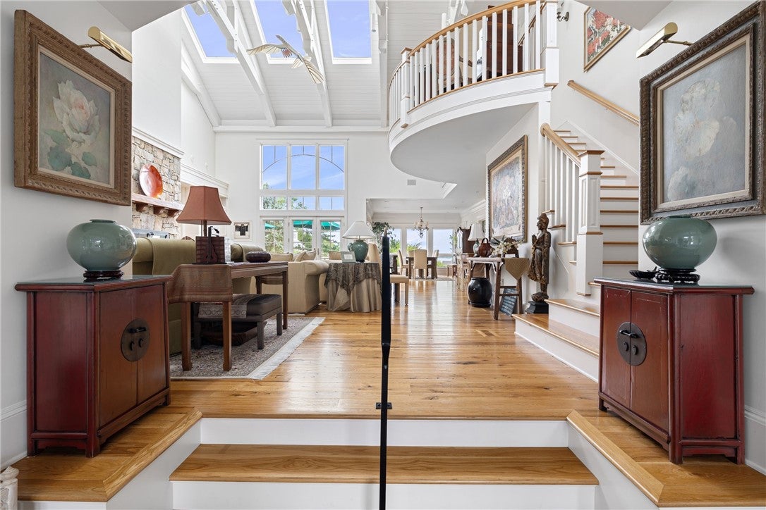 464 Black Point Lane