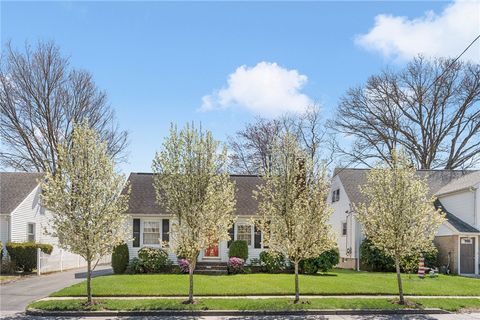 Single Family Residence in Cranston RI 260 Aqueduct Road.jpg