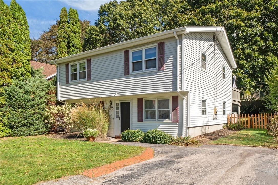 121 Spice Bush Trail