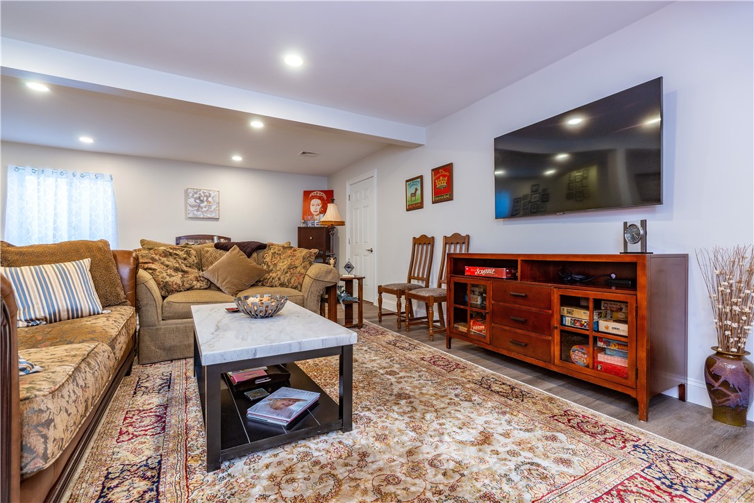 Coventry, Rhode Island 02816, United States, 3 Bedrooms Bedrooms, ,3 BathroomsBathrooms,Residential,Active,190858