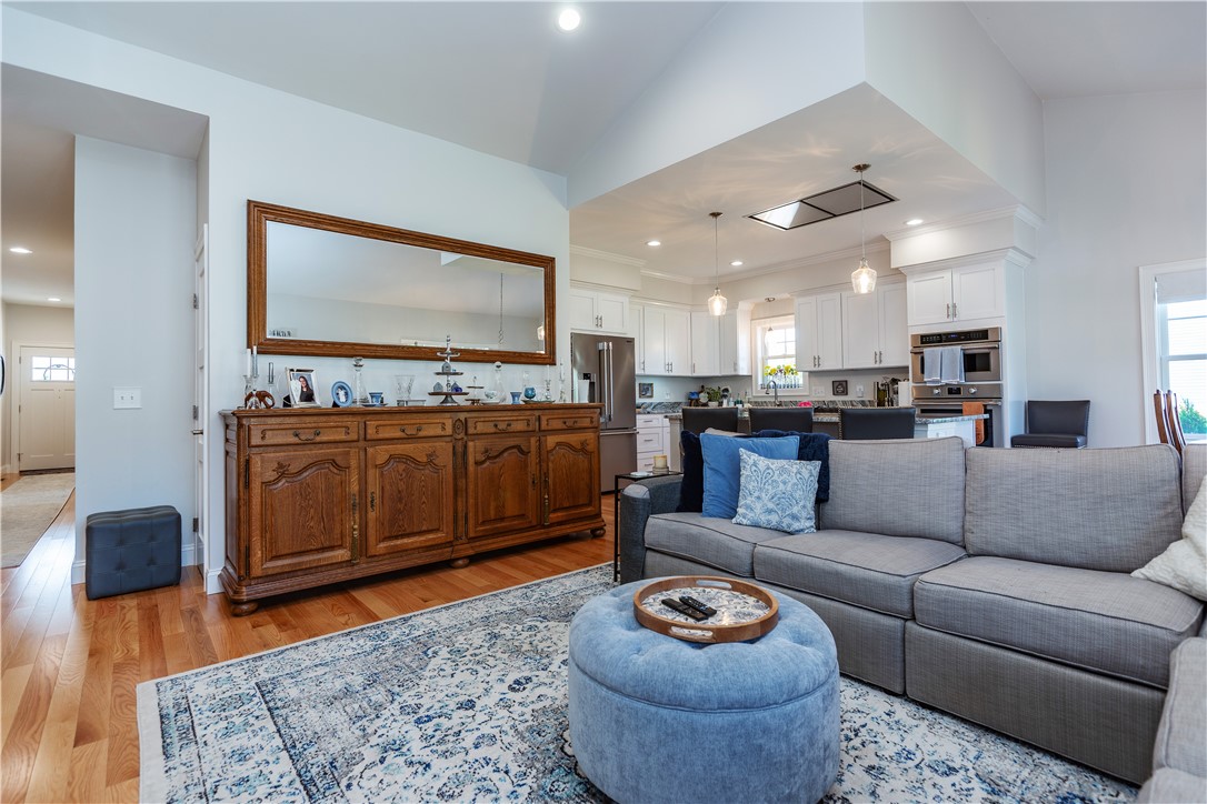 Coventry, Rhode Island 02816, United States, 3 Bedrooms Bedrooms, ,3 BathroomsBathrooms,Residential,Active,190858