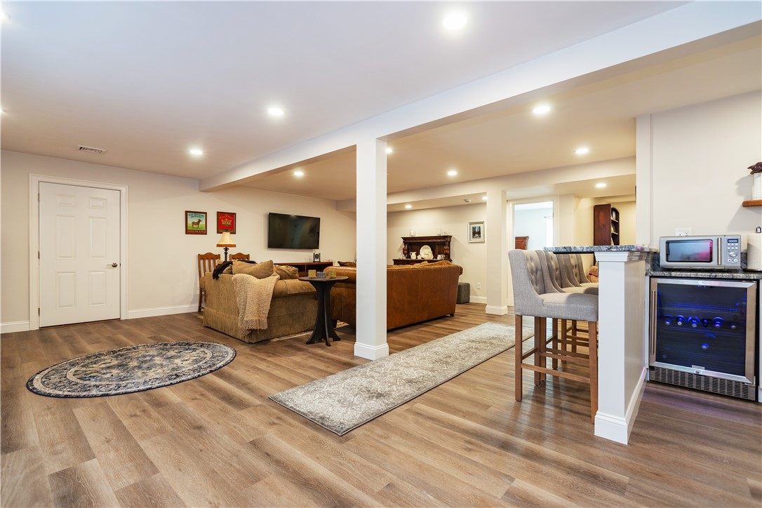 Coventry, Rhode Island 02816, United States, 3 Bedrooms Bedrooms, ,3 BathroomsBathrooms,Residential,Active,190858