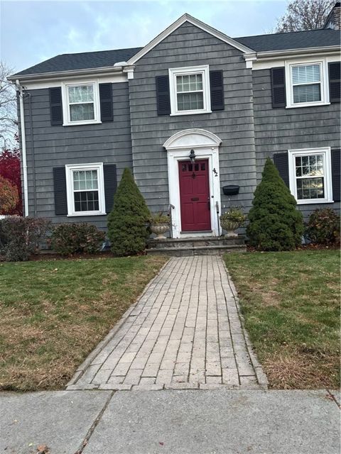 42 Pelham Parkway North Providence RI 02911