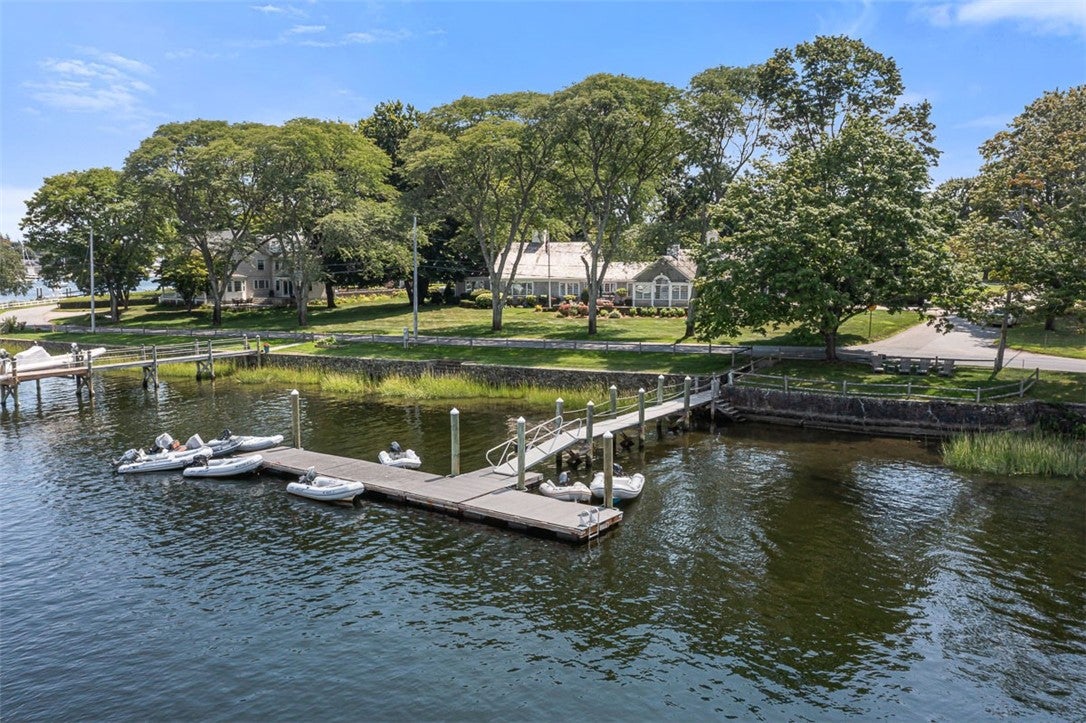 2 Woollett Court
