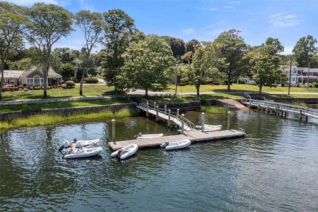 2 Woollett Court