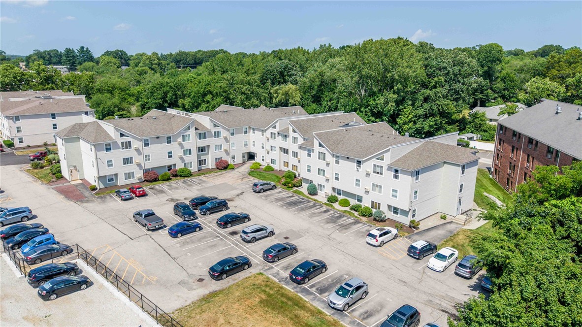 200 Woodlawn Avenue 203