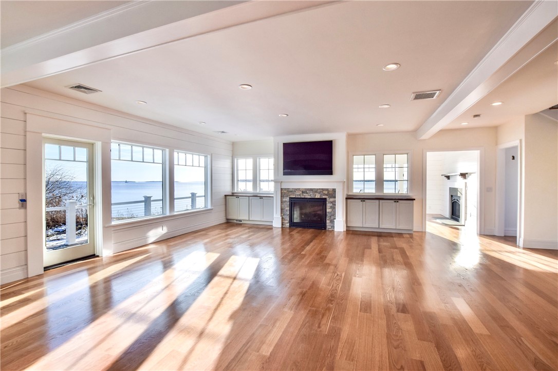 East Greenwich, Rhode Island, 02818, United States, 5 Bedrooms Bedrooms, ,5 BathroomsBathrooms,Residential,Active,1985571