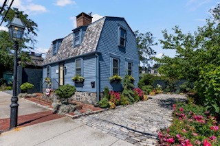 Newport, Rhode Island, 02840, United States, 3 Bedrooms Bedrooms, ,2 BathroomsBathrooms,Residential,Active,2041403