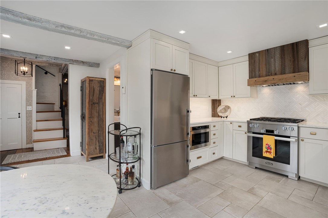 Newport, Rhode Island, 02840, United States, 3 Bedrooms Bedrooms, ,2 BathroomsBathrooms,Residential,Active,2041403