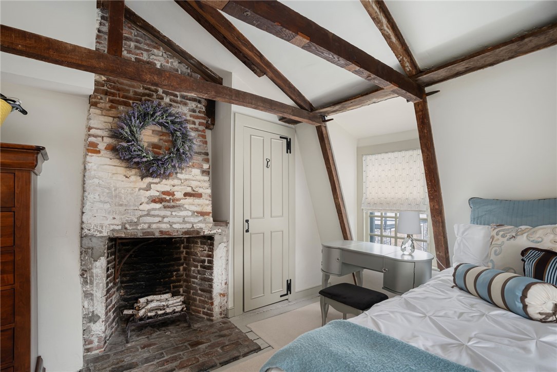 Newport, Rhode Island, 02840, United States, 3 Bedrooms Bedrooms, ,2 BathroomsBathrooms,Residential,Active,2041403