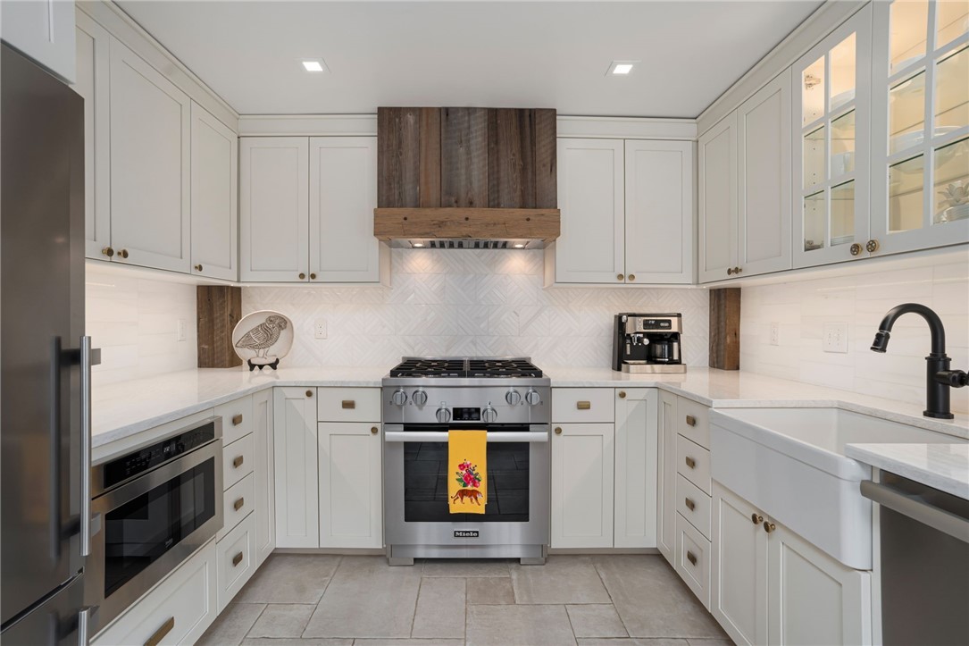 Newport, Rhode Island, 02840, United States, 3 Bedrooms Bedrooms, ,2 BathroomsBathrooms,Residential,Active,2041403