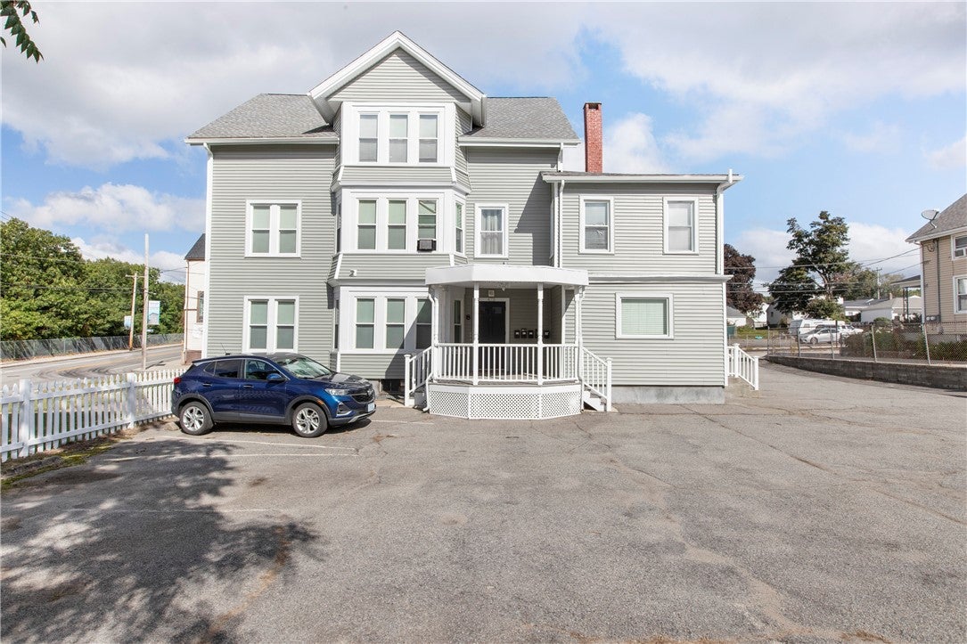 471 Broad Street