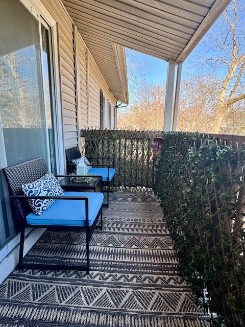 Cranston, Rhode Island 02910, United States, 2 Bedrooms Bedrooms, ,1 BathroomBathrooms,Residential,Active,87455