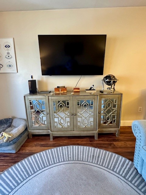 Cranston, Rhode Island 02910, United States, 2 Bedrooms Bedrooms, ,1 BathroomBathrooms,Residential,Active,87455